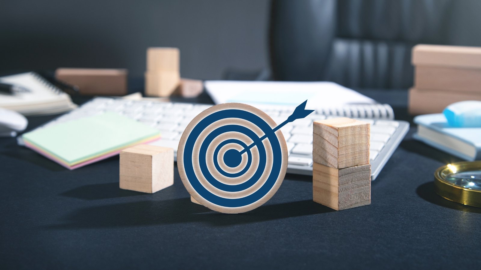 target-dart-wooden-round-with-business-objects-achievement-goal